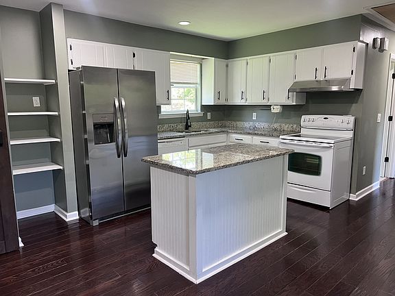4th image of 1101 N Lakeshore Dr