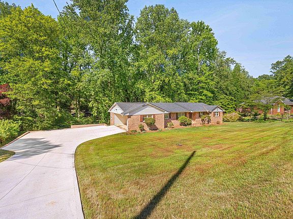 3rd image of 11 Fontana Dr