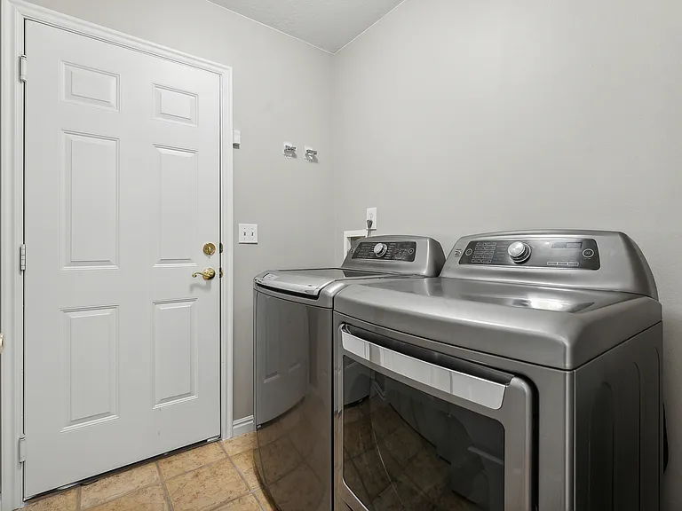 7168 S Kristilyn Ln — Photo 15