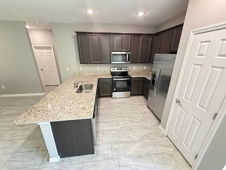 130 Dailey St SE — Photo 7