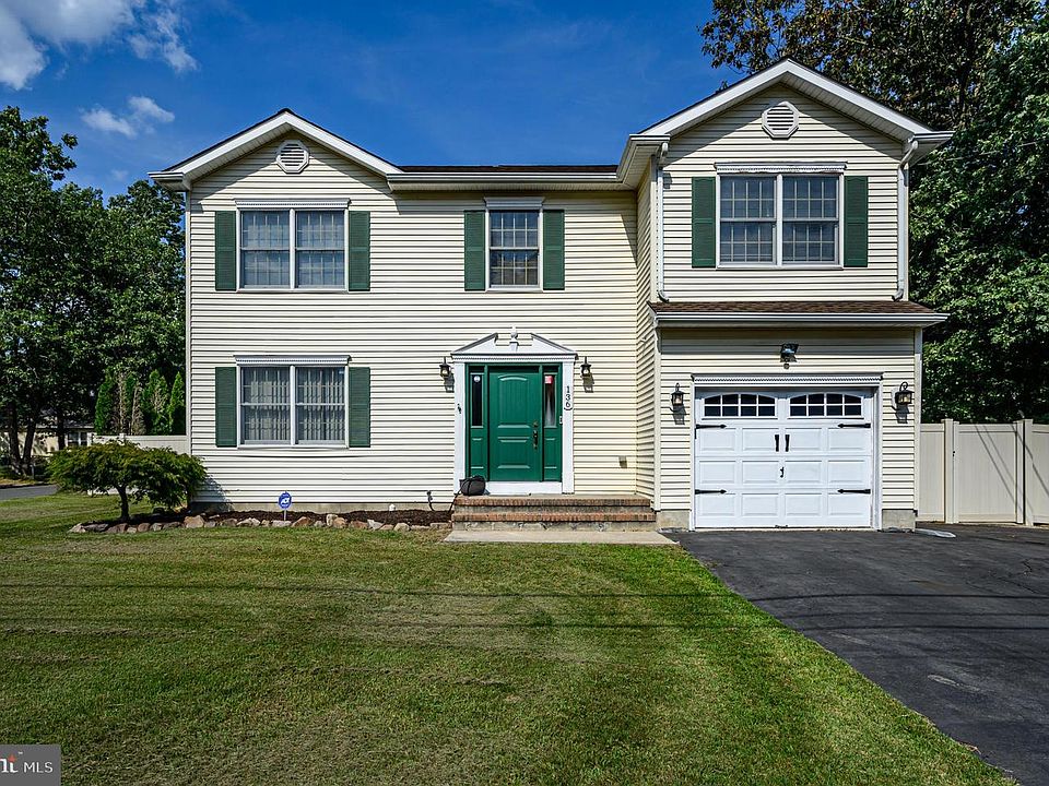 1st image of 136 Tulip St