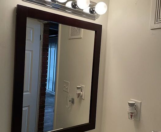 5th image of 936 N 71st St #936