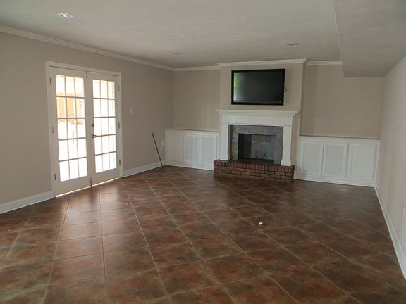 3rd image of 121 Magnolia Dr