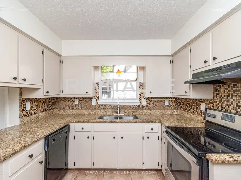 6513 Victoria Pl S — Photo 17