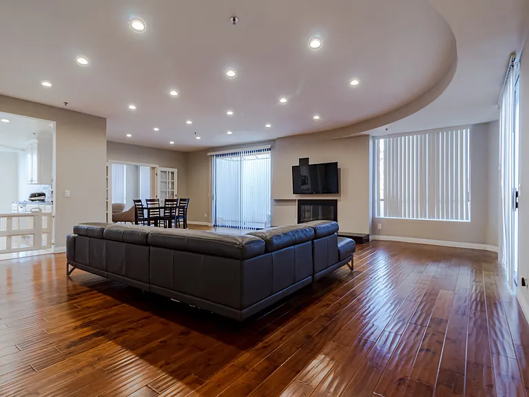 326 Westminster Ave #Penthouse 404 — Photo 8