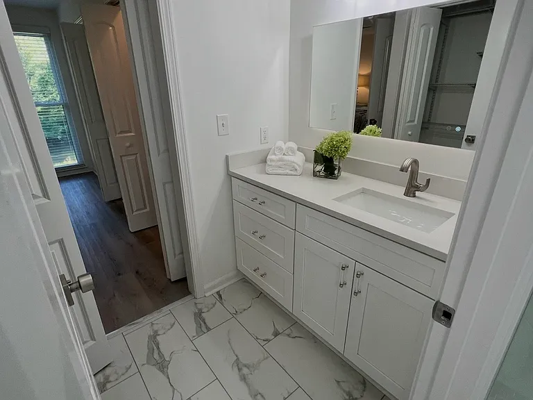 1017 Riverbend Club Dr SE — Photo 14