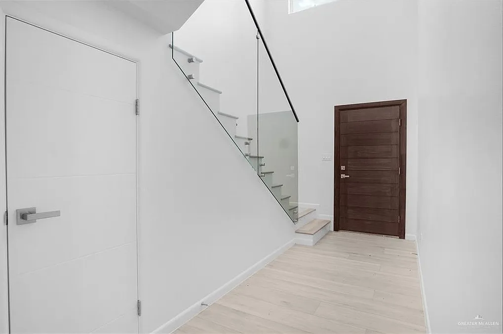 3 bed, 3.5 bath, 1865 sqft, $2,200 — Photo 3