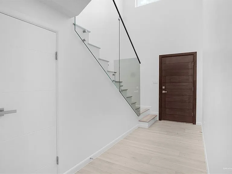 2714 Melody St — Photo 3