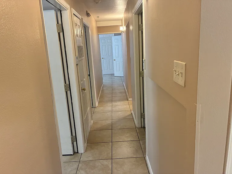 900 N Clark Dr — Photo 8