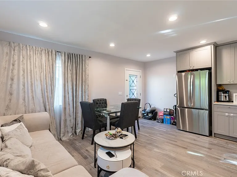 7647 Amestoy Ave — Photo 3