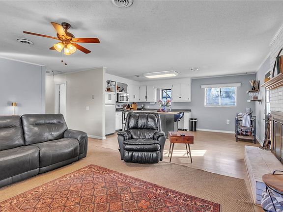 5th image of 139 Louise Dr