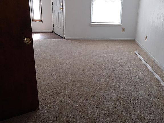 5th image of 2026 Elmhurst Ln
