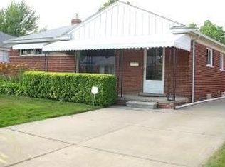 23031 Playview St, Saint Clair Shores, MI 48082
