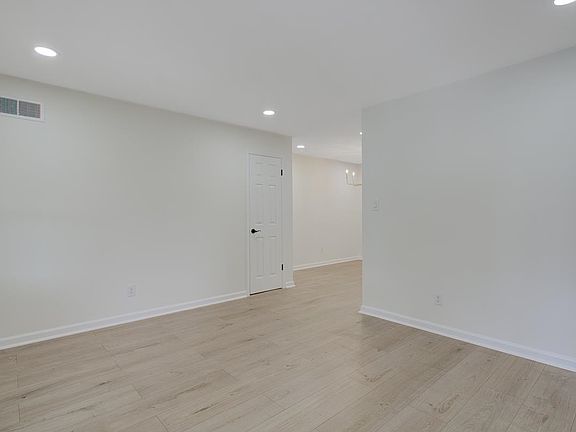 4th image of 4949 Owen Rd
