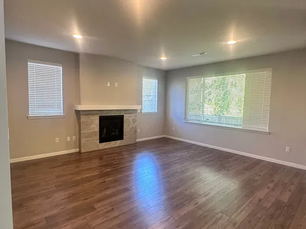 2451 NE Sunnymede St, Poulsbo, WA 98370