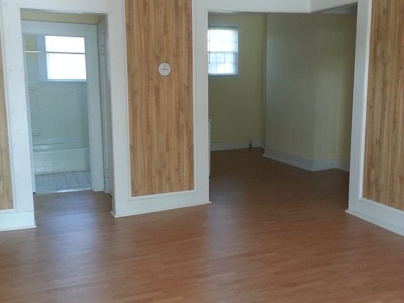 2nd image of 215 Willow St