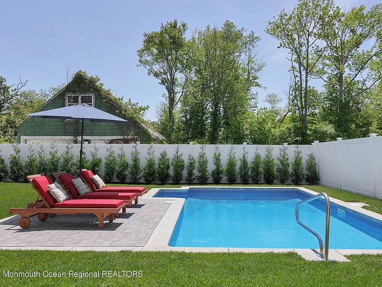 155 Osborne Ave — Photo 32