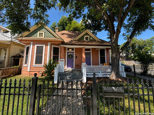 121 Daniel St