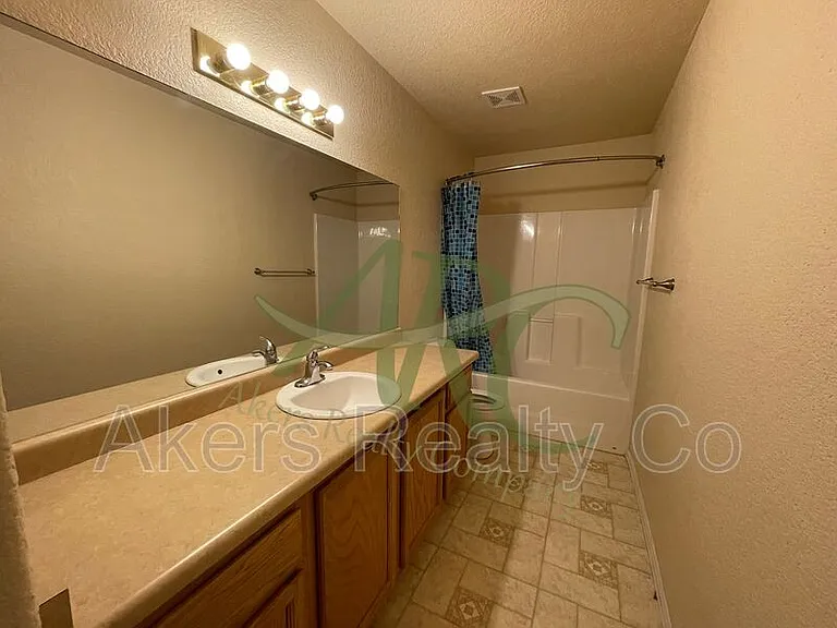 746 S Legend Ln — Photo 7