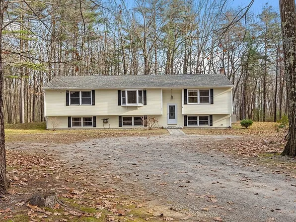 17 West St, Pepperell, MA 01463