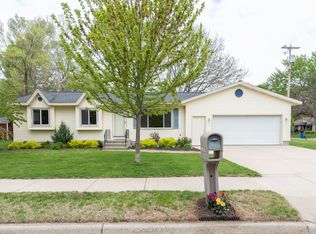 615 River St, Spring Lake, MI 49456