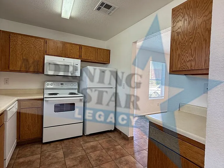 Spacious 2 bedroom floor plans! — Photo 9