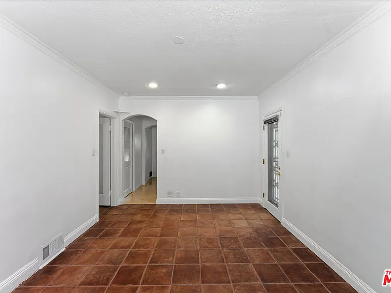537 N Poinsettia Pl — Photo 15