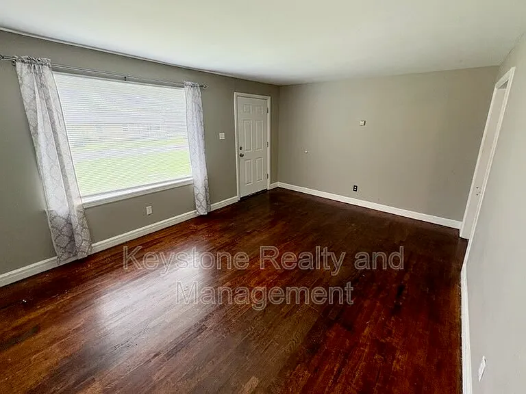 624 Vass Ln — Photo 9