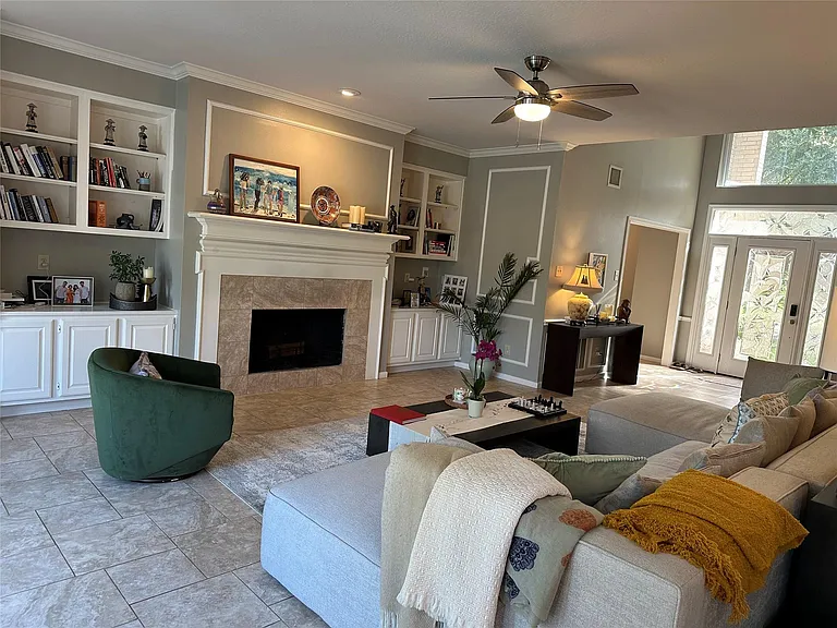 4634 Grand Cayman Dr — Photo 3