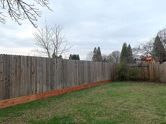3rd image of 1437 New England Dr