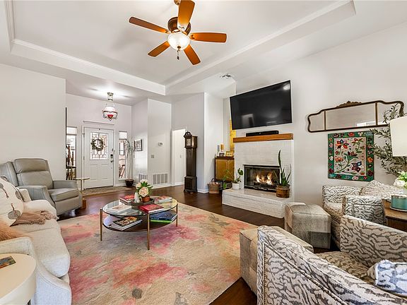 4th image of 411 N 39th Pl