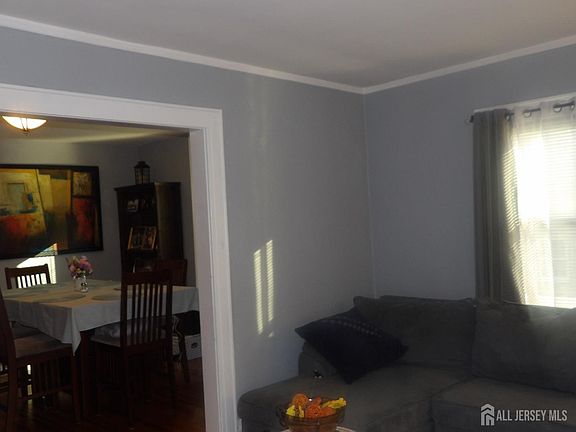 4th image of 1657 W 3rd St