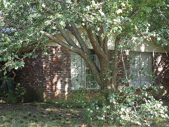 3rd image of 3362 Fleetwood Dr