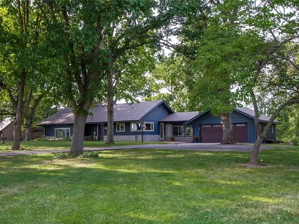 641 228th Pl, Pella, IA 50219