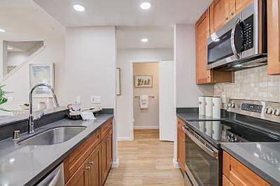 4th image of 25 McAker Ct APT 109