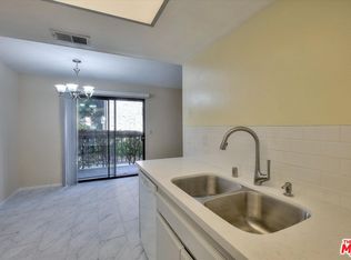 1304 Mountain Ave APT 102, Duarte, CA 91010