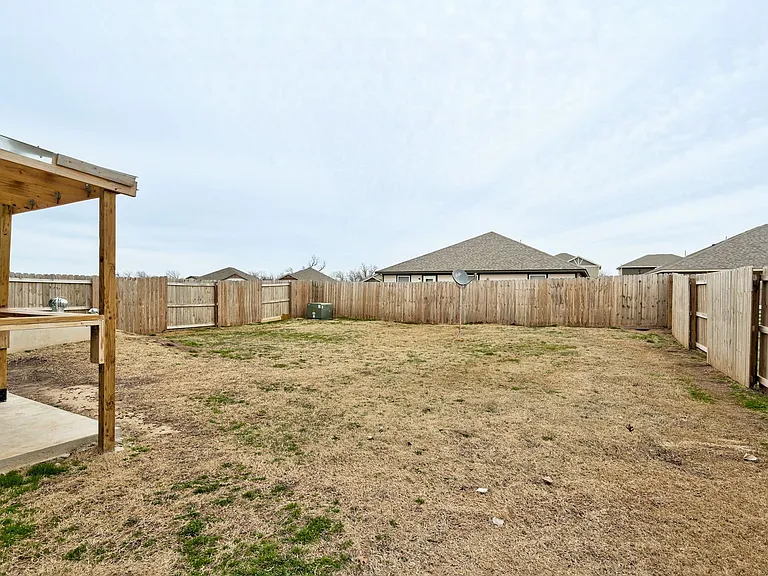 1609 Maroon Dr — Photo 46