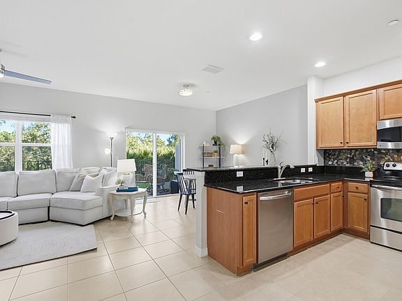 3rd image of 75 SW Squirrel Nest Way