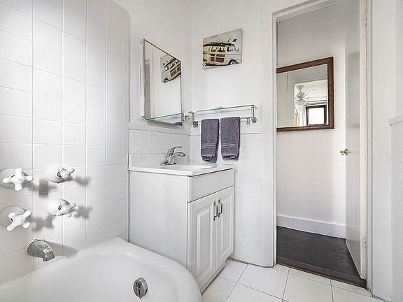 5th image of 321 E 54th St APT 10E