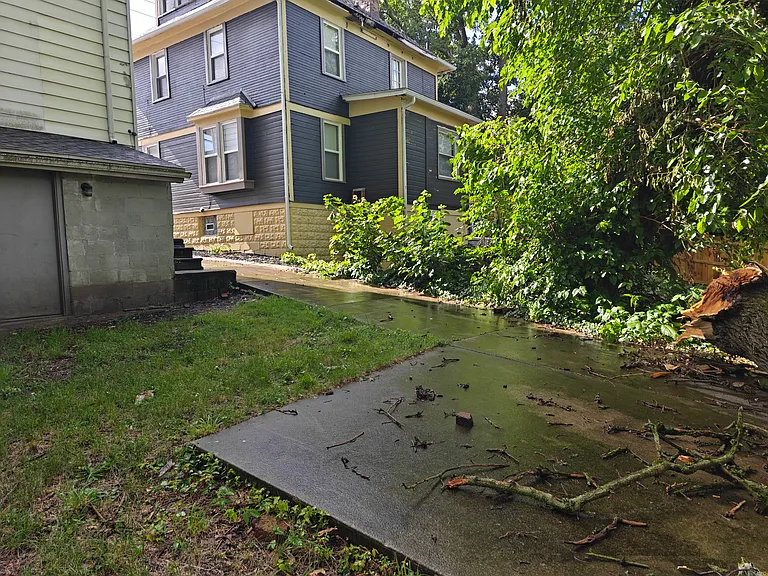599 Rhodes Ave — Photo 18