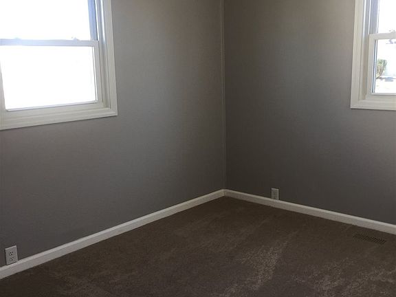 3rd image of 1322 Parkway Ct