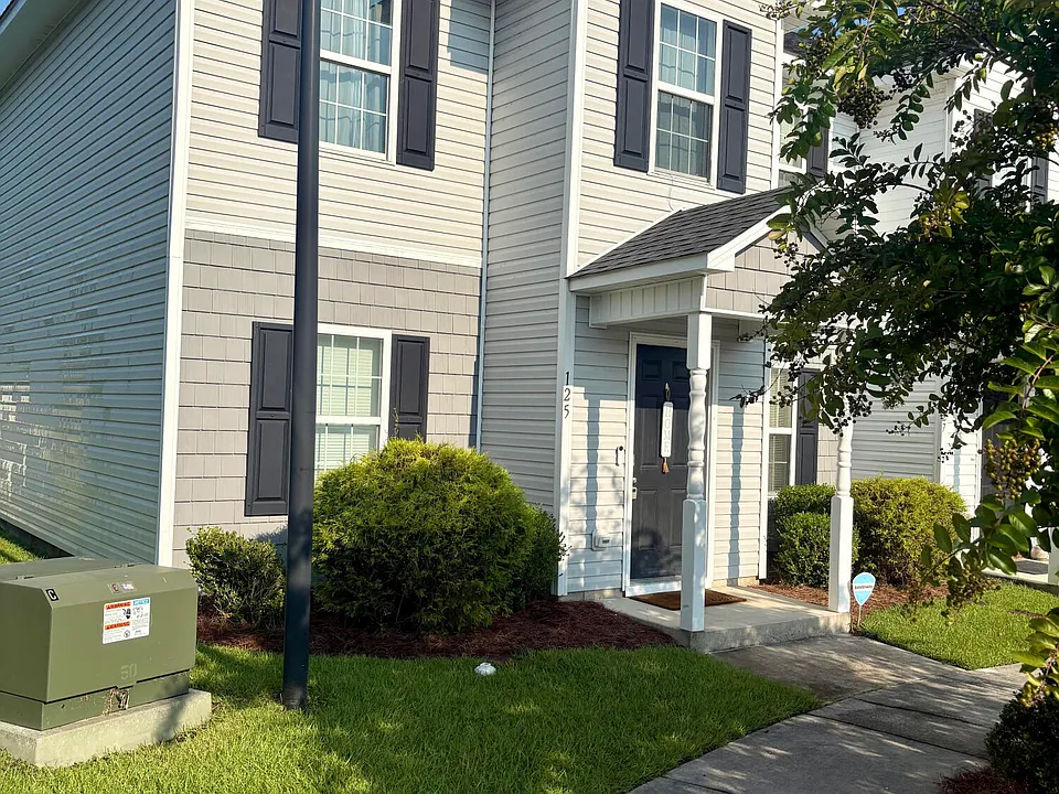 125 W Murrow Ln