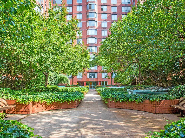 750 Columbus Ave #3A — Photo 45