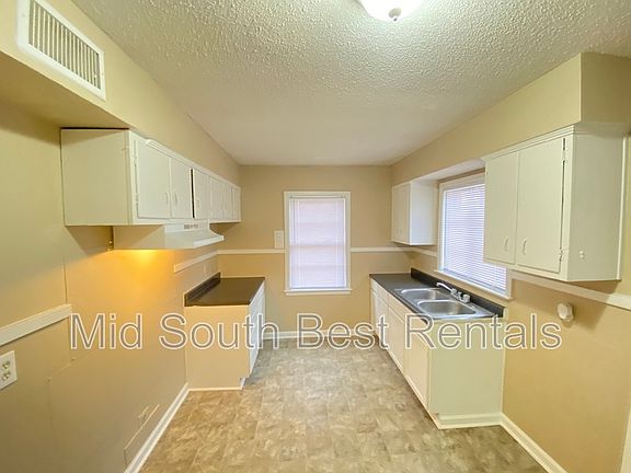 3rd image of 492 Jeanne Dr