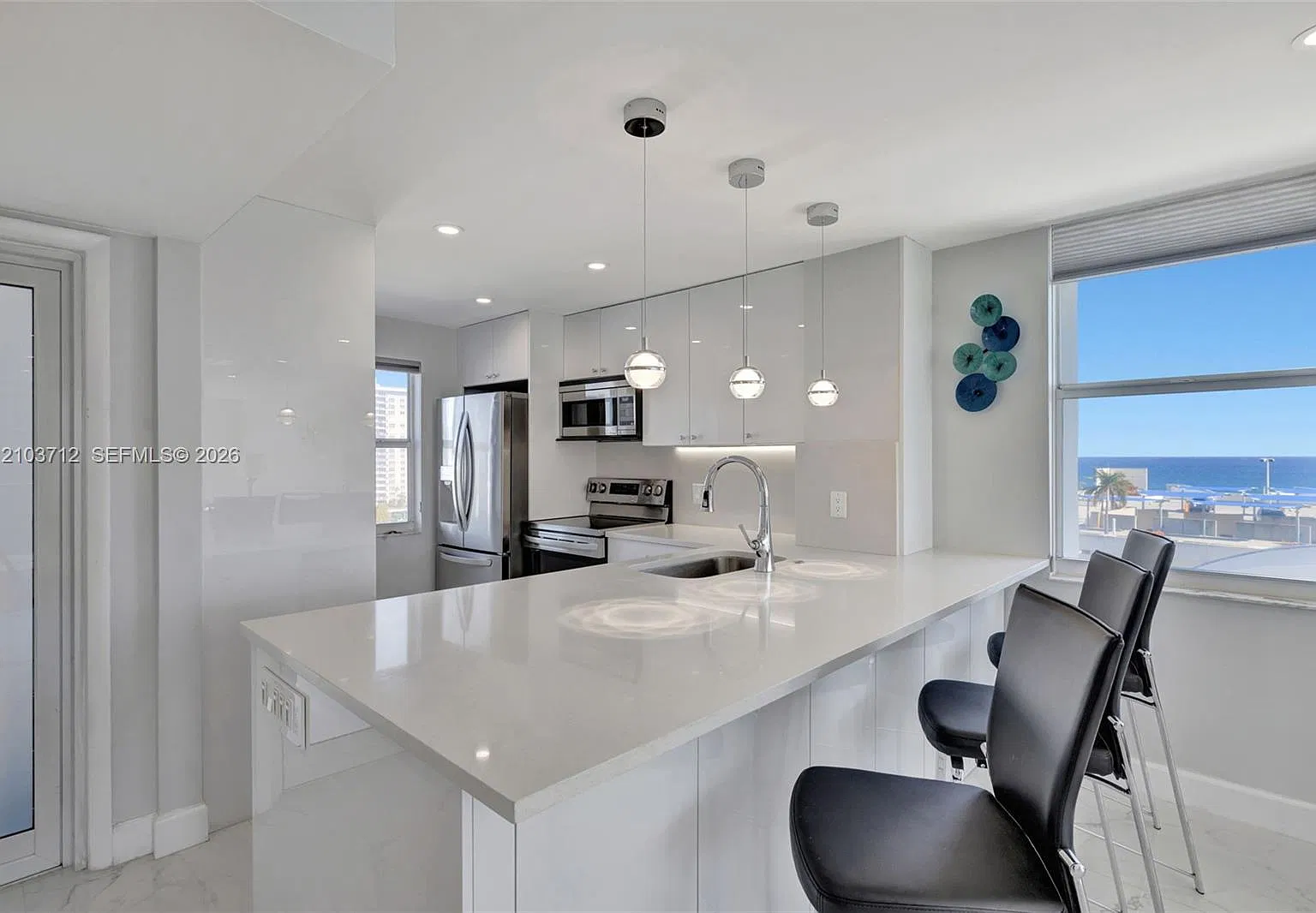 Granada House Condominium — Photo 3