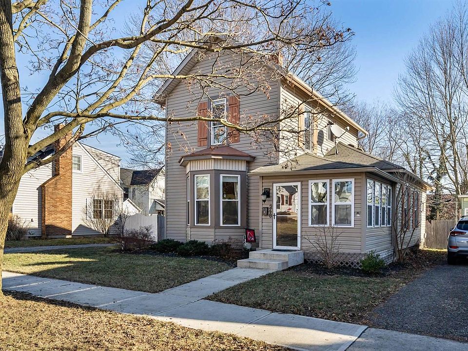 1st image of 216 Ash St