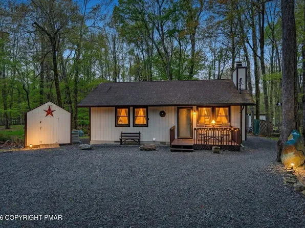 247 Farmers Ln, Pocono Lake, PA 18347