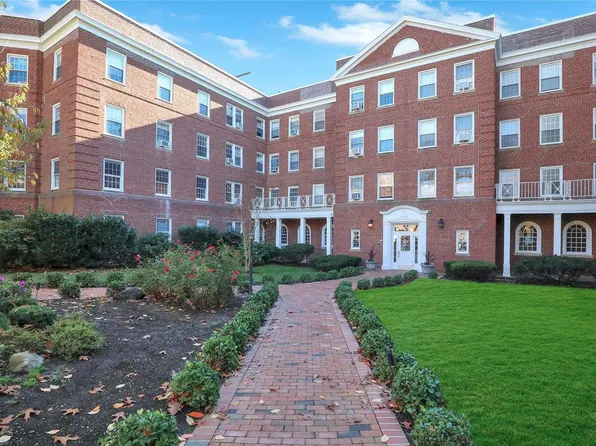 90 Knightsbridge Road #2C, Great Neck, NY 11021