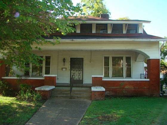 1st image of 615 E Main St