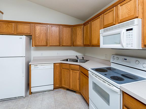 Spacious kitchen, all appliances included, pantry closet, vaulted ceilings, open floorplan.